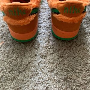 Grateful Dead orange bear Nike SB